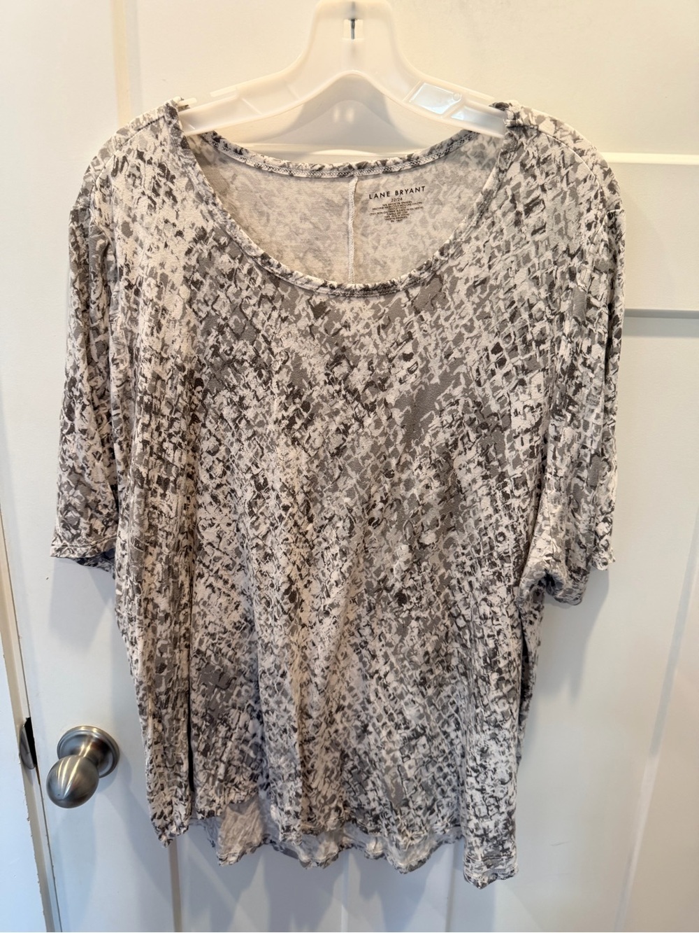 Lane Bryant 22/24 Plus Size Top Gray Abstract Print Stretch Tee
